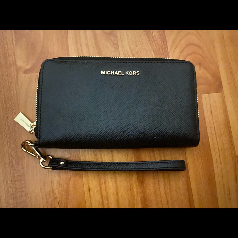{michael kors} wristlet